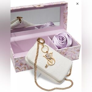 VICTORIA'S SECRET
Limited-Edition 4-Piece Accessories Gift Set